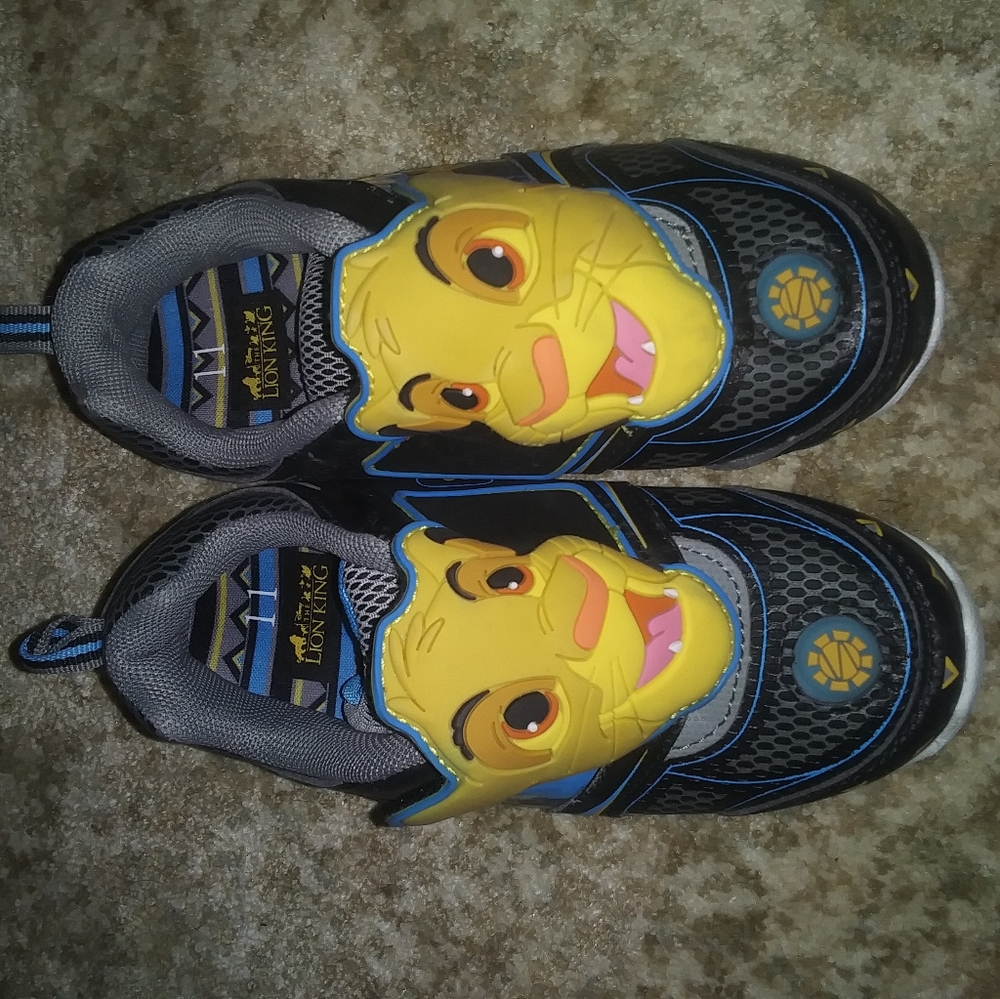 Adorable lion king sneakers! Never worn
